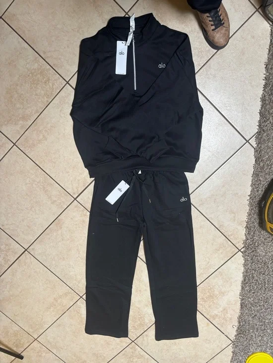 alo Black Zip up with sweats - Picture 3 of 4